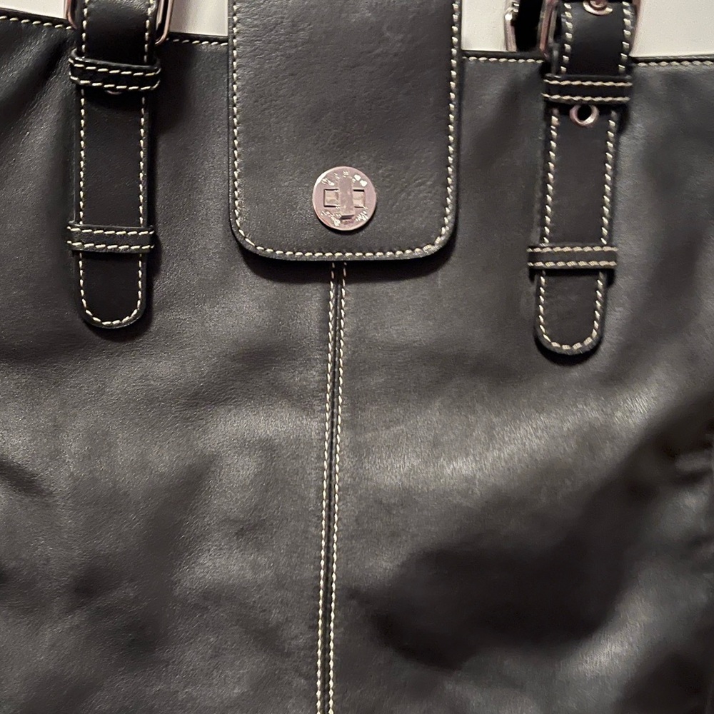 Leonello Borghi black leather pocketbook with white piping by Tempo.